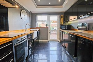 Kitchen- click for photo gallery